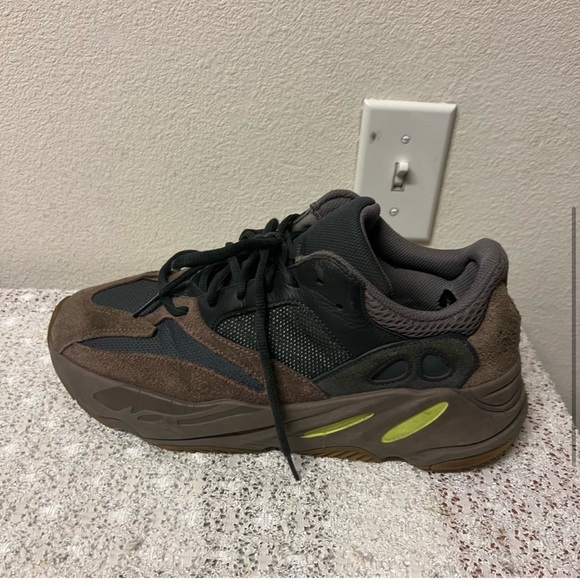 Authentic Adidas Yeezy boost 700 mauve - Picture 4 of 11